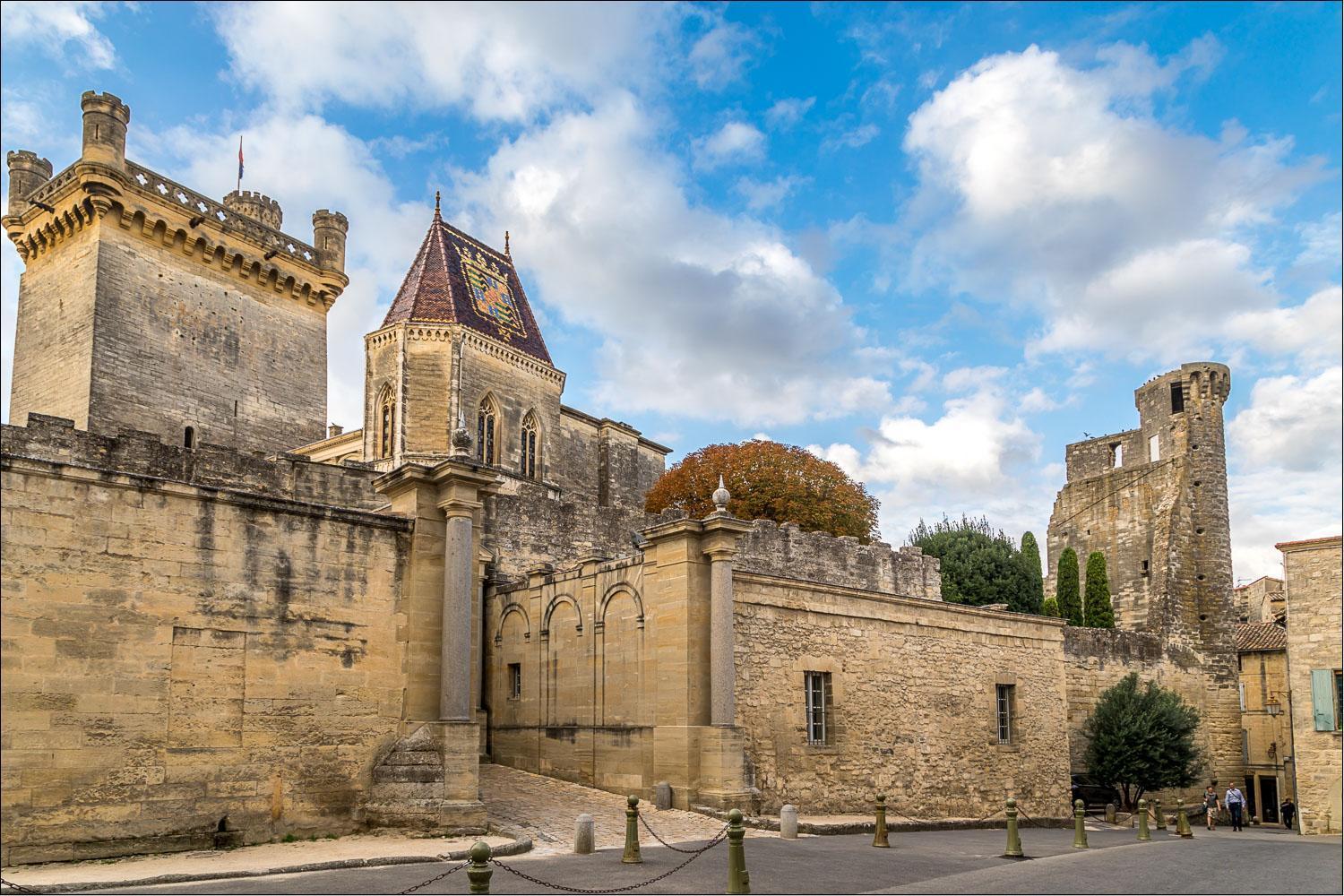 Nid Douillet Au Coeur D'Uzes