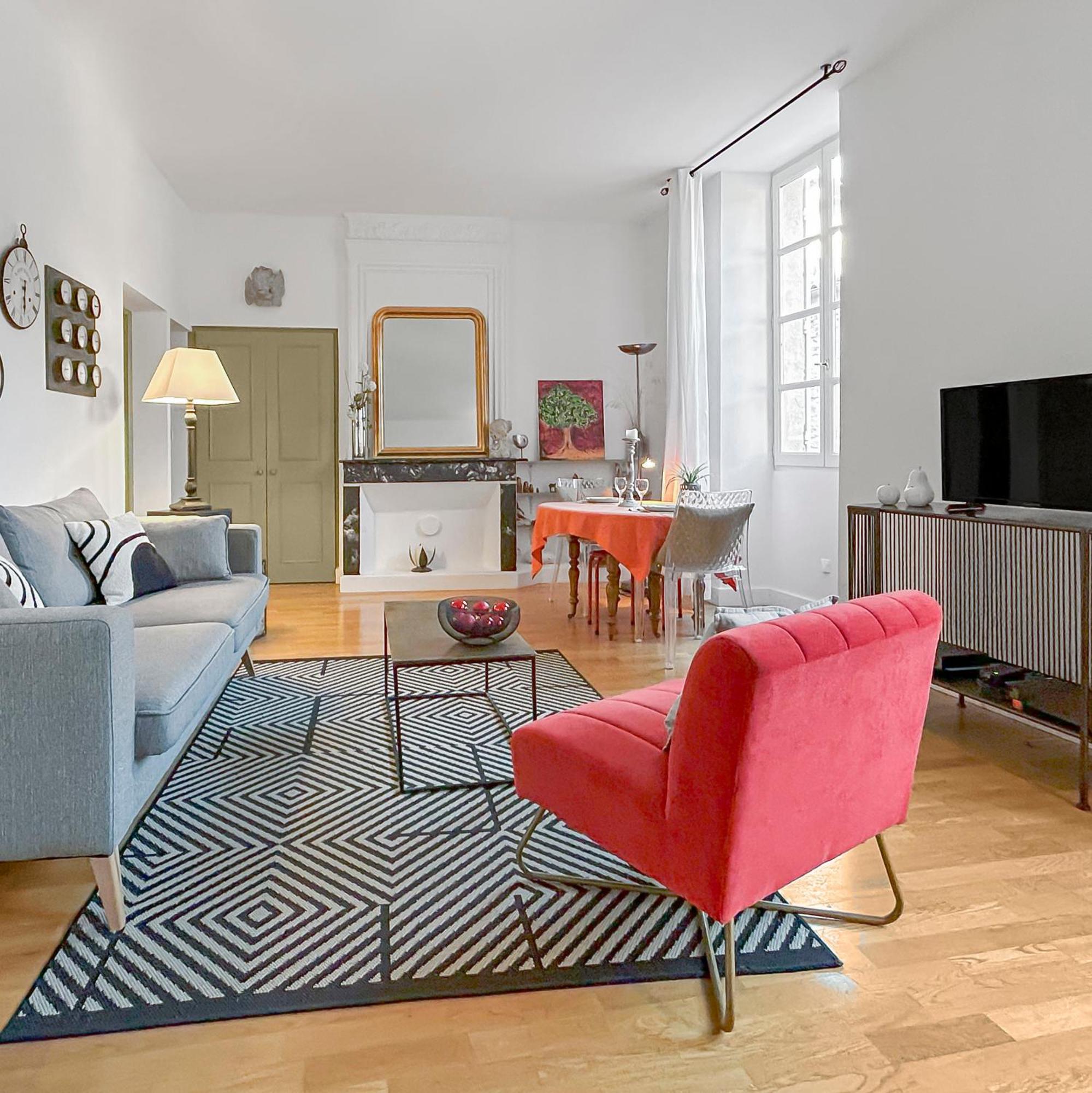 Nid Douillet Au Coeur D'uzes Uzes